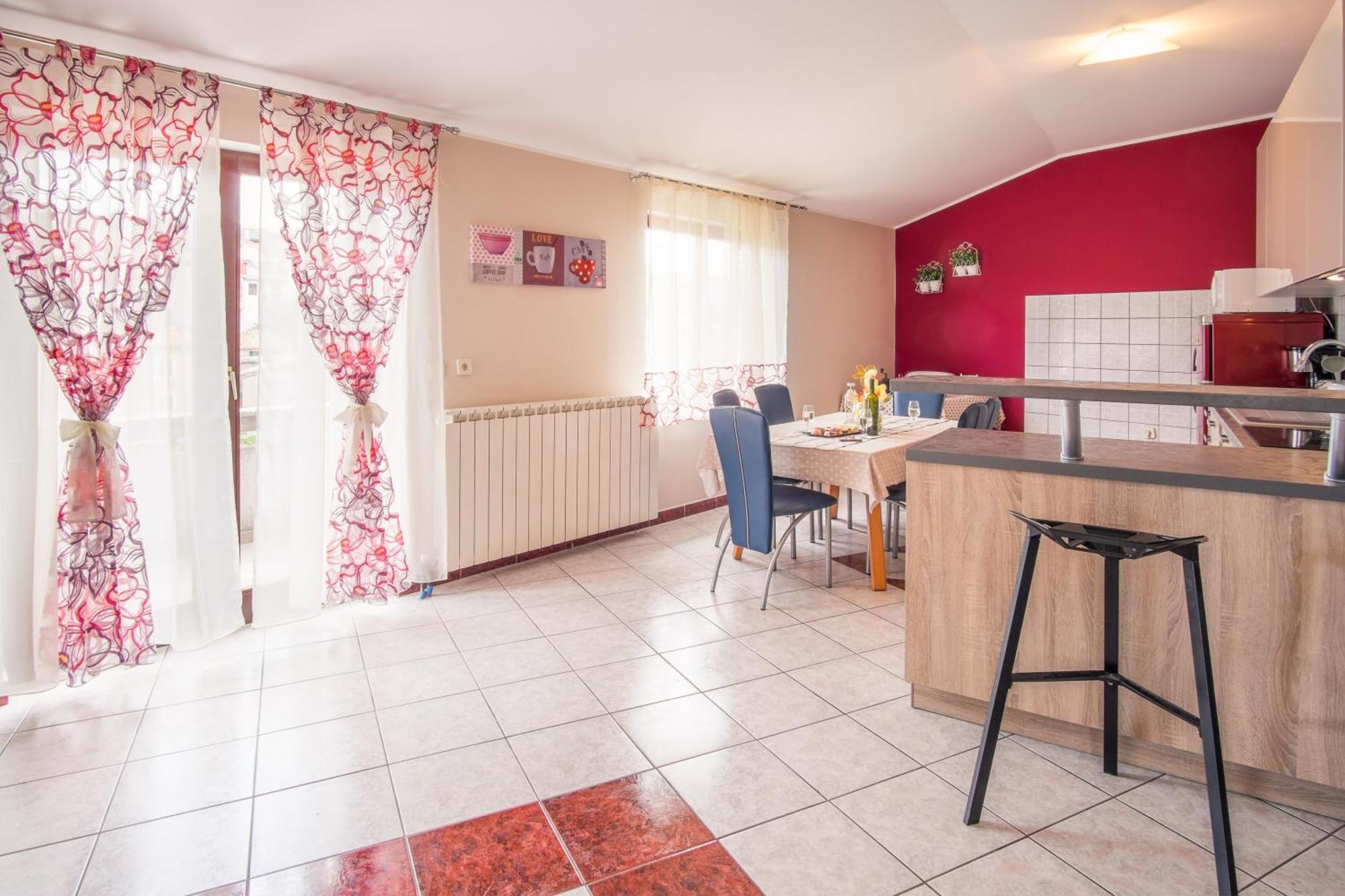 Apartment & Iva *